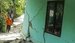 Akibat Pergerakan Tanah, Tiga Rumah di Cianjur Ambruk