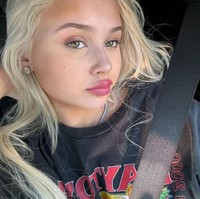 Alabama akhirnya bersuara setelah seringnya penampilannya dikomentari buruk netizen. “Mari kita berhenti marah di halaman Instagram saya karena karena merasa perlu untuk melakukan overseksualisasi terhadapku dan mempermasalahkannya,” dia memulai pesannya, menurut Buzzfeed.Foto: dok. Instagram @alabamaluellabarker