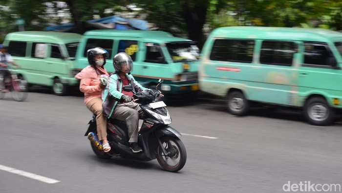 Angkot di Surabaya Masih Eksis