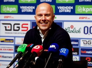 Liverpool Selangkah Lagi Gaet Arne Slot