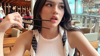 Gaya Keren Davina Karamoy yang Doyan Ramen hingga Dessert