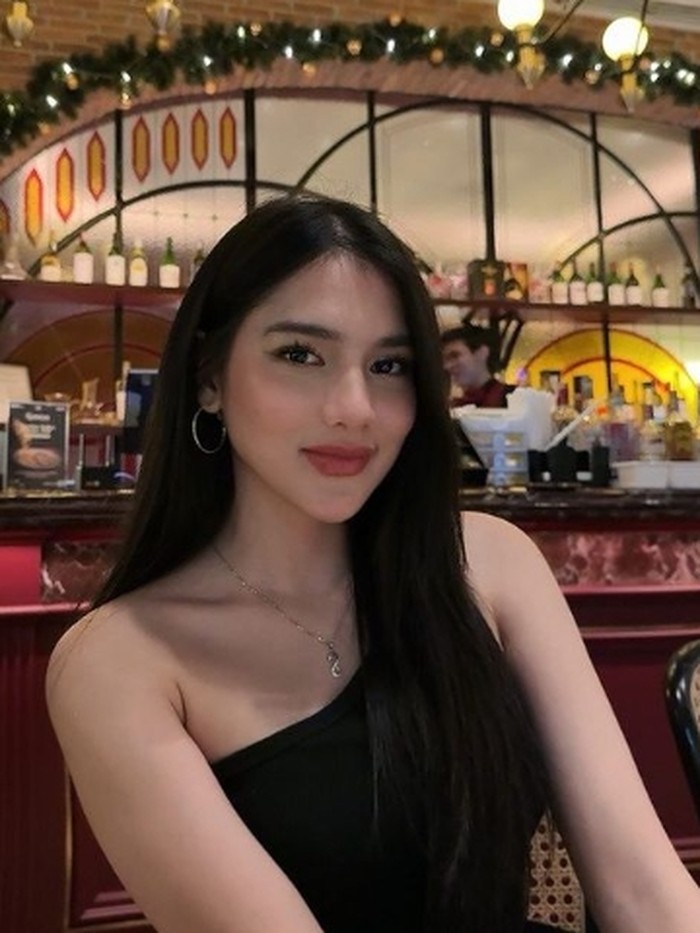 Davina Karamoy Davina Karamoy