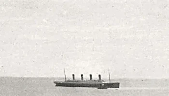 Gambar ini diyakini sebagai foto terakhir RMS Titanic yang diketahui dalam pelayaran perdananya yang gagal. Foto ini diambil pada 11 April 1912, tepat setelah Titanic berangkat dari Queenstown dengan perkiraan 2.224 penumpang dan awak kapal saat kapal tersebut memulai perjalanan terakhirnya. Sekitar 1.500 orang tewas di Titanic setelah bertabrakan dengan gunung es dan tenggelam – menjadikannya tenggelamnya kapal yang paling mematikan pada saat itu. Foto: Petapixel