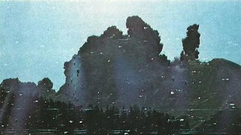 Fotografer Robert Landsberg mengambil perannya sebagai fotografer dengan serius hingga nafas terakhirnya. Saat Gunung St. Helen meletus, fotografer mengambil gambar dinding abu yang muncul dari amukan gunung. Robert Landsberg tidak selamat dari letusan tersebut, tetapi filmnya selamat, dan ini disengaja oleh pihak profesional. Saat dia menyadari kematiannya sendiri, dia menggunakan tubuhnya untuk melindungi foto yang dia ambil. Foto: Petapixel