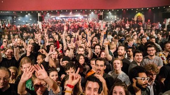 Pada 13 November 2015, terjadi serangan yang mengerikan di Bataclan. Dan foto ini foto sebelum tragedi penembakan Bataclan terjadi. Foto: Petapixel