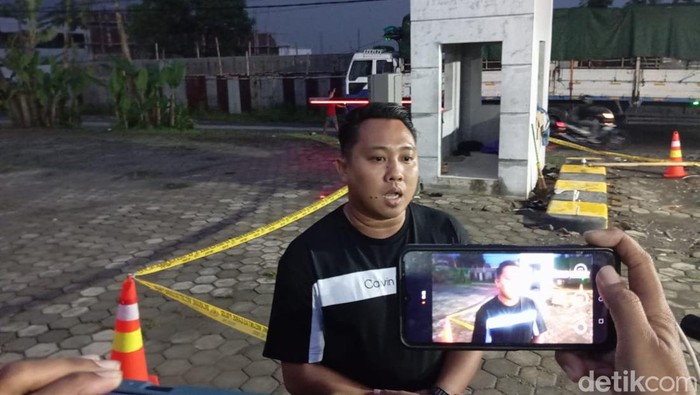 GM Braga Hotel Purwokerto, Krisdian Decky Gunadi, memberikan keterangan kepada awak media di lokasi kejadian, Sabtu (27/4/2024) petang.