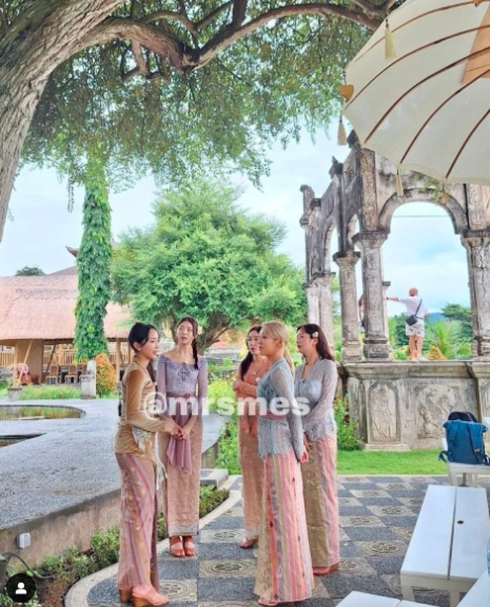 Hyoyeon 'Girl's Generation' hingga Dita Karang 'Secret Number' saat syuting reality show 'My Way Package Season 2: Pick Me Trip in Bali'. (Instagram @ditaemon09) Hyoyeon 'Girl's Generation' hingga Dita Karang 'Secret Number' saat syuting reality show 'My Way Package Season 2: Pick Me Trip in Bali'. (Instagram @ditaemon09)