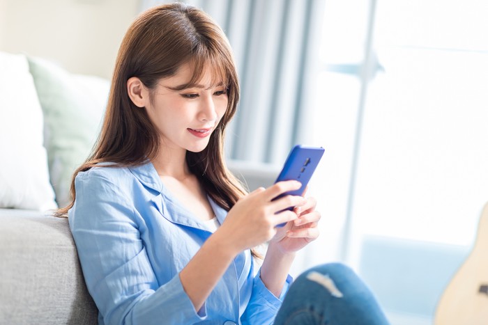 Ilustrasi pengguna smartphone