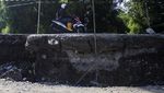 Hati-hati! Jalan Raya Loji Karawang Ambles