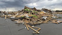 Ada juga rumah yang rata dengan tanah usai diterjang tornado. AP Photo/Margery A Beck.