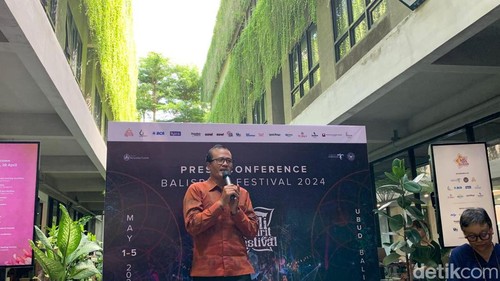 Ketua Tim Kerja Promosi Dinas Pariwisata Bali I Ketut Yadnya Winarta saat konferensi pers Bali Spirit Festival, Sabtu (27/4/2024) di Denpasar. (Siti Muamalah)