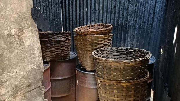 Kondisi terkini pabrik arang yang disegel Pemprov DKI di Jaktim (Rachel/detikcom)