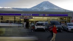 Lawson Berlatar Gunung Fuji Akan Hilang, Dipasang Tembok Penghalang
