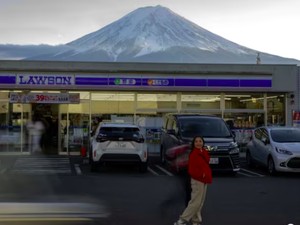 Ini Alasan Pemerintah Jepang Halangi Pemandangan Gunung Fuji