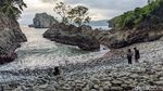 Ini Pantai Kuyon, Pemandangannya Laut dan Sawah Sekaligus!