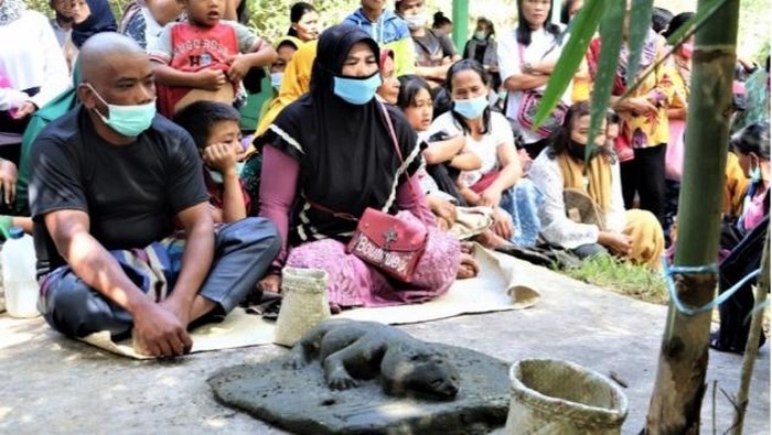 Masyarakat saat menggelar tradisi Menanda Tahun. (Foto: Dok. Pemkab Pakpak Bharat)