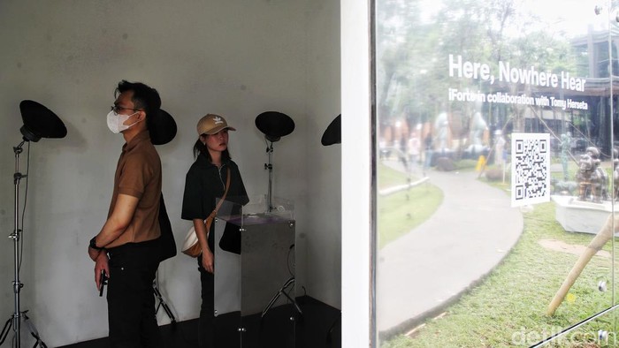 Pameran Art Jakarta Gardens digelar di Hutan Kota Plataran Senayan. Pameran ini cocok bagi yang ingin menghabiskan waktu akhir pekan bersama teman dan keluarga.