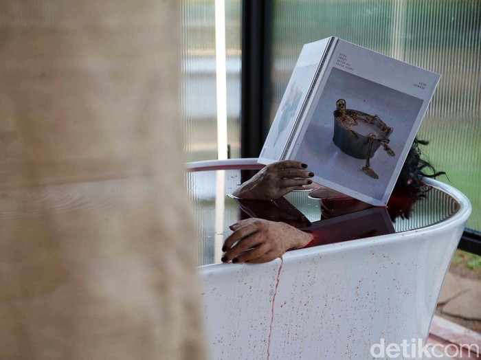 Menghabiskan Waktu Akhir Pekan dengan Menikmati Instalasi Seni Pameran Art Jakarta Gardens digelar di Hutan Kota Plataran Senayan. Pameran ini cocok bagi yang ingin menghabiskan waktu akhir pekan bersama teman dan keluarga.