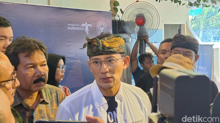 Menparekraf Sandiaga Uno di Kedonganan, Badung, Bali.