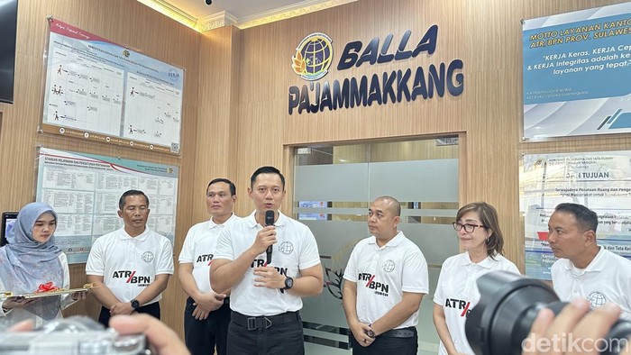 Menteri ATR/BPN Agus Harimurti Yudhoyono (AHY) saat meresmikan Balla Pa’jammakkang di Kanwil BPN Sulsel.