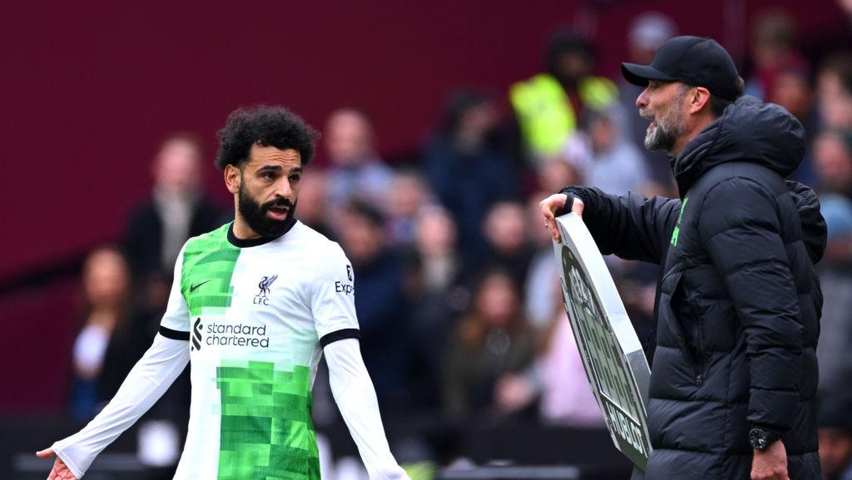 Juergen Klopp dan Mohamed Salah ribut-ribut di laga West Ham vs Liverpool (Getty Images/Justin Setterfield)