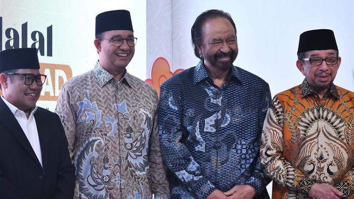 Momen Surya Paloh, Anies dan Cak Imin Hadiri Halalbihalal PKS Partai Keadilan Sejahtera (PKS) menggelar acara halalbihalal dengan mengundang pimpinan partai politik hingga paslon Pilpres 2024. Anies Baswedan, Muhaimin Iskanda, dan Surya Paloh hadir dalam acara tersebut.