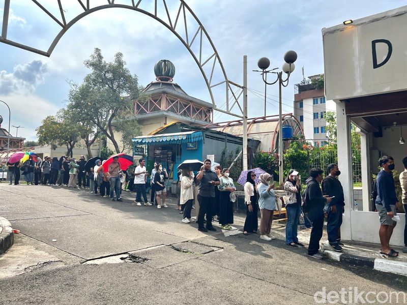 Rela Antre 1 5 Jam Demi Cicip Donat Viral Di Blok M Begini Rasanya