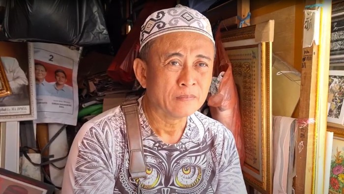 Cerita Pedagang Bingkai Prabowo-Gibran: Pernah Diprotes Pendukung Paslon Lain