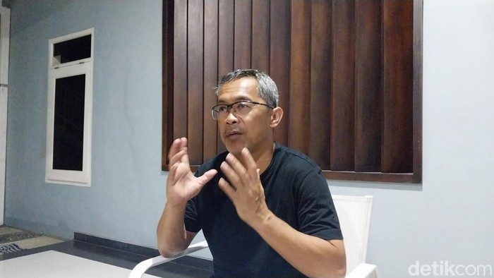Pelatih sepakbola nasional Aji Santoso.
