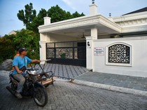 Penampakan Rumah Bupati Labuhanbatu yang Disita KPK