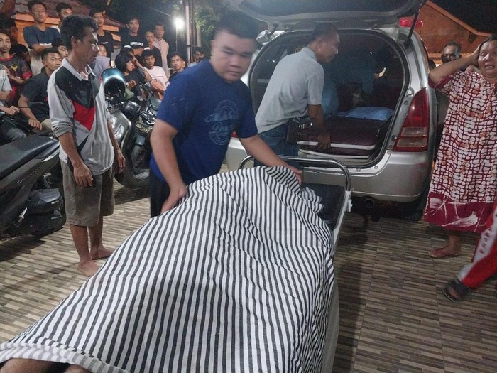 Bambang (29), seorang penembak ikan di Musi Rawas (Mura) dikabarkan hilang tenggelam saat mencari ikan bersama dua rekannya. Saat dievakuasi dan dilarikan ke klinik, nyawa Bambang tak terselamatkan.