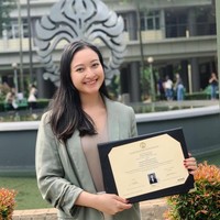 Tak hanya mendapat gelar akademis dalam universitas bergengsi di Indonesia, ia juga merupakan sarjana jurusan Sains dari University of Groningen di Belanda.  Foto: Instagram Puteri Modiyanti