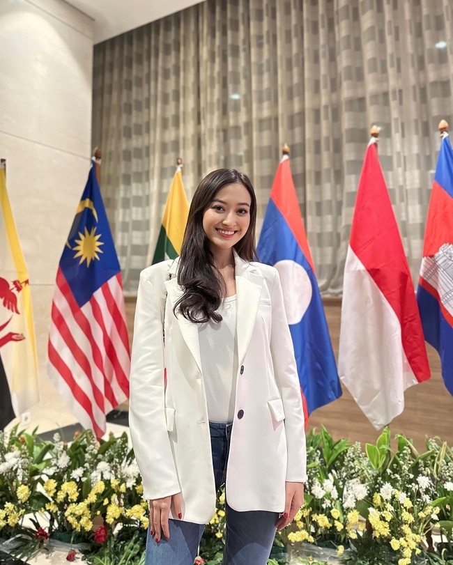 Di Instagram, Puteri sering membagikan momen membanggakannya, termasuk ketika menghadiri ASEAN Youth Summit yang digelar di Jakarta.  Foto: Instagram Puteri Modiyanti