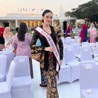 Puteri juga kerap memamerkan gaya cantiknya. Sebagai finalis Puteri Indonesia, ia banyak mengunggah pose-pose menawan saat berbaju tradisional.  Foto: Instagram Puteri Modiyanti