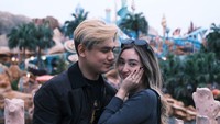 Ranty Maria menunjukkan cincin yang diberikan oleh Ryan Wijaya. Foto: Instagram@raynwijaya26