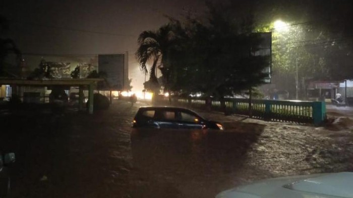 Sejumlah wilayah di Kelurahan Pusserren Enrekang terendam usai diterjang banjir bandang.