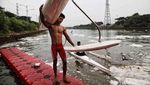 Semangat Atlet Dayung Jakarta Berlatih di Antara Limbah Busa