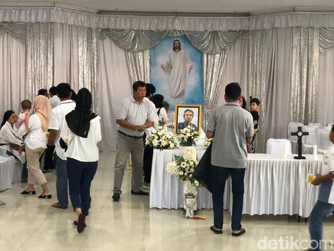 Suasana rumah duka PUKY, Sonosewu, Kabupaten Bantul, DIY, tempat jenazah penyair Joko Pinurbo disemayamkan, Sabtu (27/4/2024) siang.