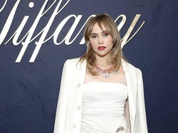 Suki Waterhouse Pamer Foto Berbikini Pascamelahirkan, Perut Jadi Sorotan