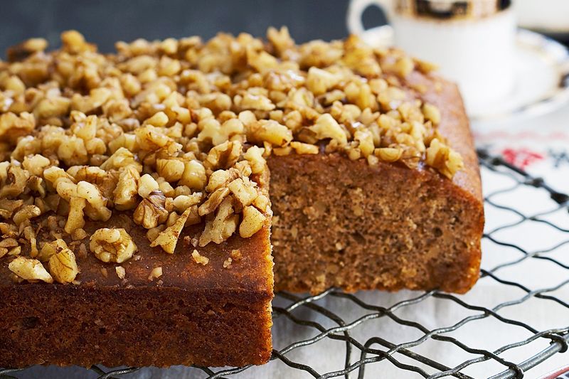 Tahu Istrinya Alergi Walnut, Suami Ini Sengaja Beli Kue Walnut Untuknya