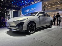 Melihat Lebih Dekat Sedan Wuling Starlight