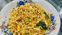 Berlokasi di Grogol, Ropang Mus menawarkan racikan Indomie goreng yang digoreng lagi. Teksturnya garing dan gurih. Foto: detikFood/Site