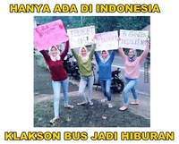Senang deh jadi orang Indonesia, ada banyak hal unik yang hanya bisa ditemukan di negara ini. Cek meme cuma ada di Indonesia berikut, dijamin related.