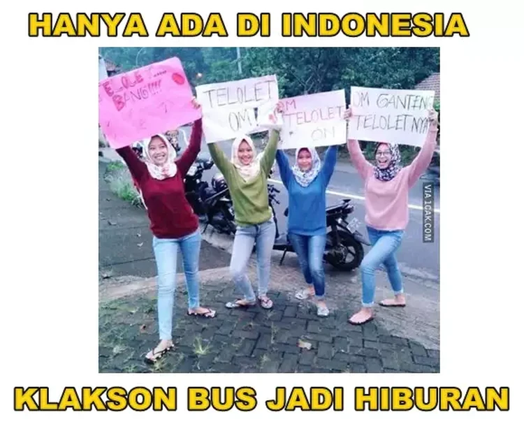 Senang deh jadi orang Indonesia, ada banyak hal unik yang hanya bisa ditemukan di negara ini. Cek meme cuma ada di Indonesia berikut, dijamin related.