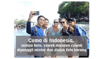 Semua bule mendadak jadi artis kalau ke Indonesia. Foto: X.