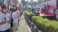 Koordinator Nasional Bison Indonesia, Ginka Febriyanti Ginting mengatakan, dalam kegiatan rekonsiliasi relawan tersebut pihaknya melakukan pelepasan atribut dukungan masing - masing sebagai tanda perdamaian.