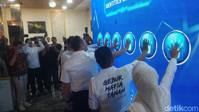 Menteri ATR/BPN Agus Harimurti Yudhoyono (AHY) meluncurkan Aplikasi My Sertifikat di Kota Makassar, Sulawesi Selatan (Sulsel).