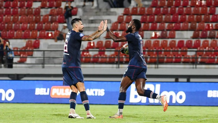 Arema FC akan tampil menyerang di laga melawan Madura United