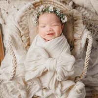 Artis cantik Jessica Mila baru saja membagikan hasil pemotretan putri kecilnya, baby Kyarra. Tampil dalam berbagai kostum, putri Jessica dan Yakup Hasibuan itu tampak begitu menggemaskan. Foto: Instagram/@jscmila