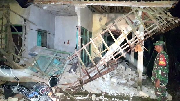 Bangunan Rusak di Sukabumi dan Tasikmalaya Akibat Gempa Garut